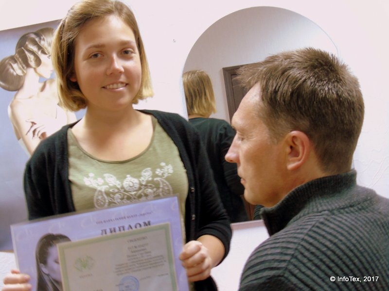 Курсы парикмахера Полтава - выпускница ИнфоТеха Полина Авраменко