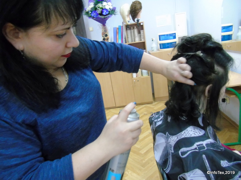 Курсы парикмахера Полтава - структурные локоны в вечерней прическе