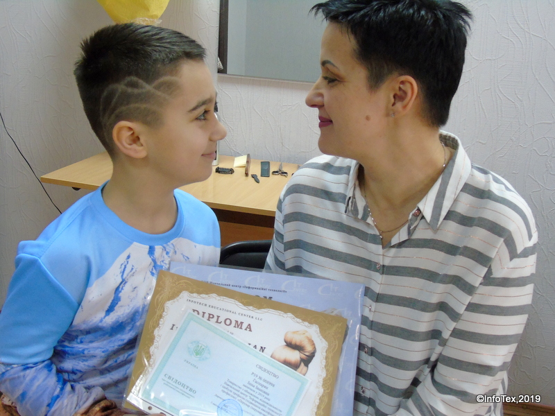 Курсы парикмахера Полтава - елемент hair tattoo в детской стрижке