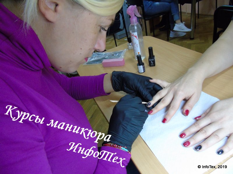 Курсы маникюра Полтава - Ирина Соловей выполняет выпускную работу