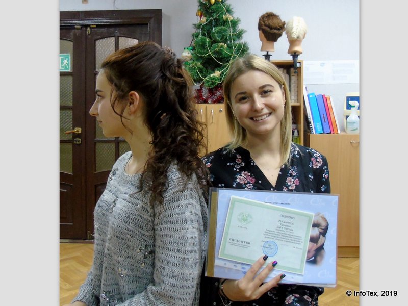 Курсы парикмахеров Полтава - выпускница ИнфоТеха Дарья Проценко