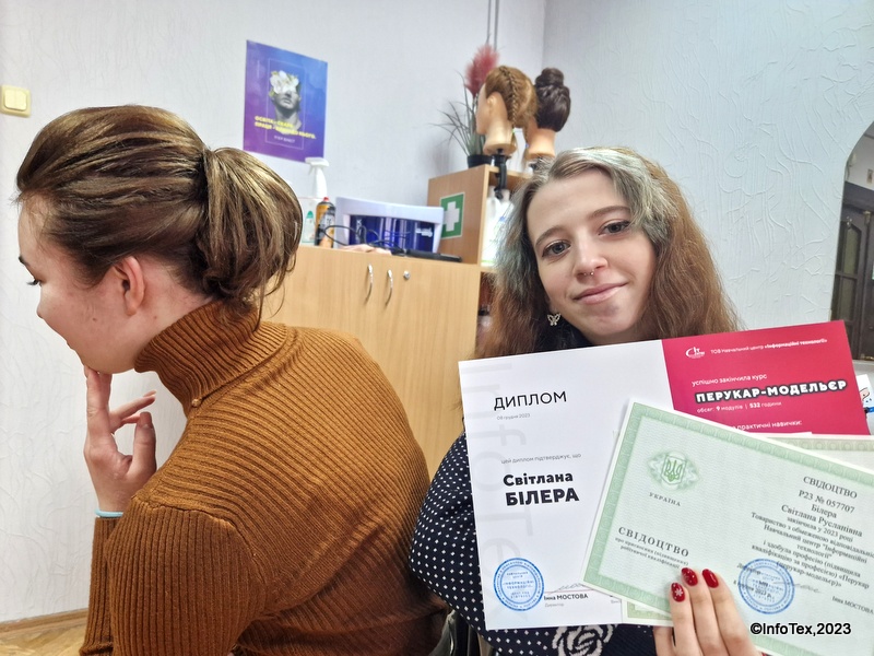 Курси перукарів Полтава - невимушена і природня жіноча вечірня зачіска